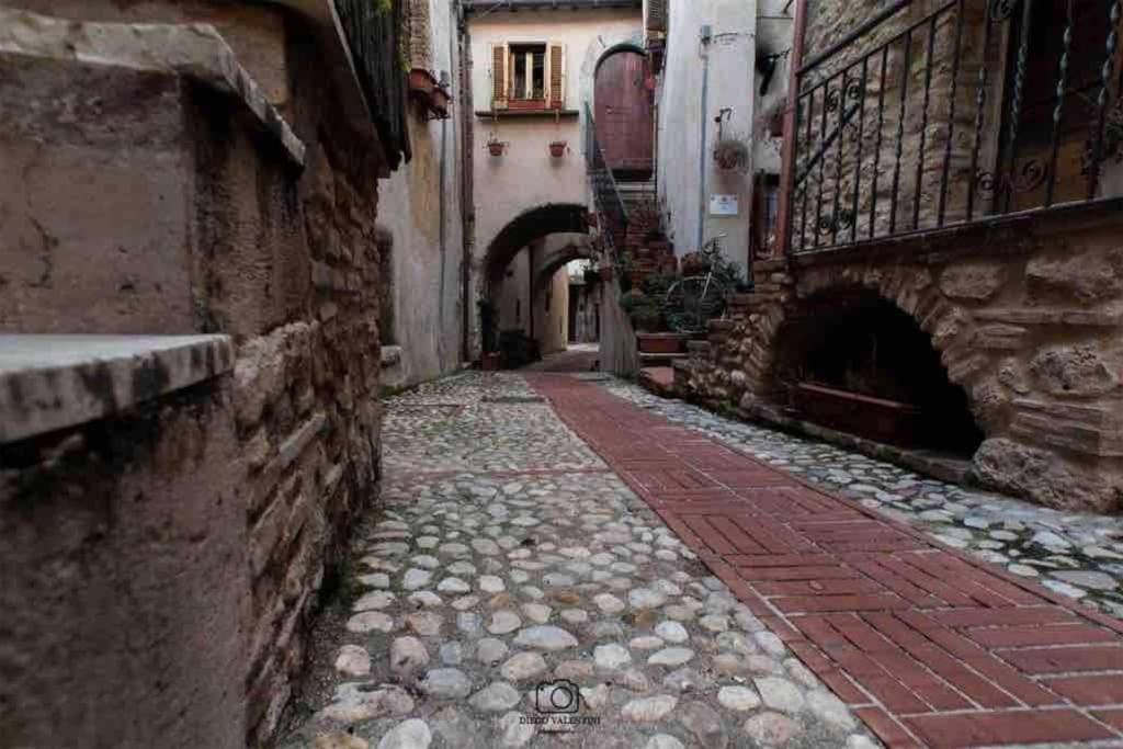 Apartament Torre Delle Rondini Castelnuovo di Farfa Zewnętrze zdjęcie