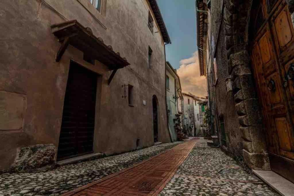Apartament Torre Delle Rondini Castelnuovo di Farfa Zewnętrze zdjęcie